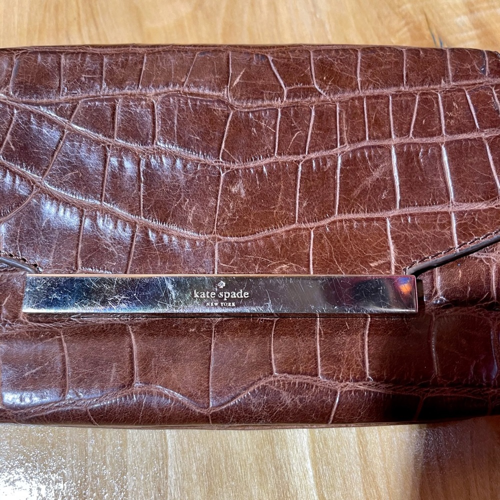 BROWN LEATHER KATE SPADE WRISTLET - Picture 5 of 11
